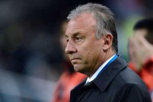 مدرب اليابان يعاني من كثرة الجاهزين قبل كأس العالم