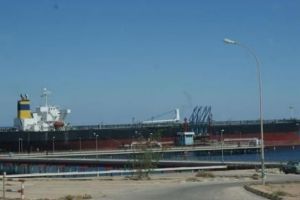 الجيش الليبي يؤكد السيطرة على مينائي زويتينة والحريقة شرق البلاد