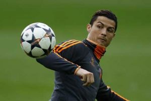 إصابة كريستيانو رونالدو بتمزق في أوتار الركبة تحرمه من الكلاسيكو