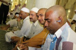 تفعيل ترجمة خطبة الجمعة على أجهزة الجوال في مكة والمدينة