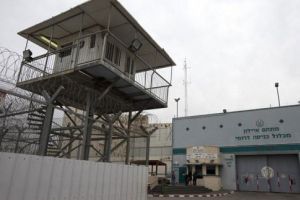 إضراب 200 أسير فلسطيني عن الطعام داخل السجون الإسرائلية