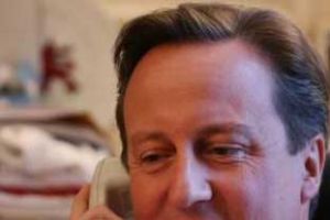 كاميرون وميركل يحثان روسيا على ادانة احتلال مبان في أوكرانيا