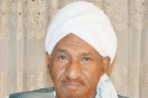 الصادق المهدي لـ'الشرق الأوسط': لن نقبل العمل تحت راية 'إخواني' إقصائي