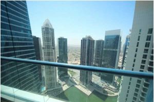 وفاة امرأة بعد سقوطها من شرفة شقتها في الطابق 18 في دبي