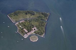 إيطاليا تعرض أكبر الجزر 'رعباً' في العالم للبيع