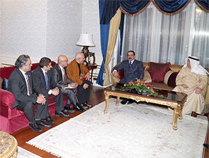 العاهل: الحوار مستمر... ونحترم قيادات المجتمع والشيخ عيسى قاسم