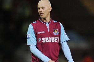 وفاة تومبيديس مهاجم وست هام بعد صراع مع السرطان