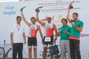 ناصر بن حمد يحقق المركز الاول في سباق ترايثلون دبي الصحراوي