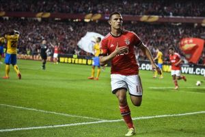 البرازيلي ليما يمنح بنفيكا فوزاً صعباً على يوفنتوس