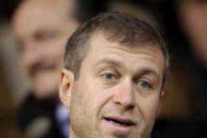 ايدو يساعد كيروش مدرب ايران خلال كأس العالم