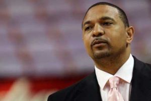 فريق السلة الأمريكي وريرز يقيل مدربه مارك جاكسون