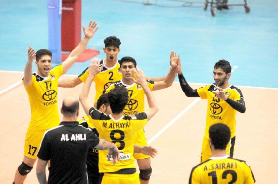 فرحة لاعبي الأهلي بعد الفوز بأحد الأشواط