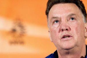 فان غال يقترب من مانشستر يونايتد