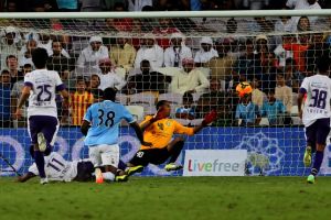 مانشستر سيتي يتفوق على العين بثلاثية في افتتاح ملعب هزاع بن زايد