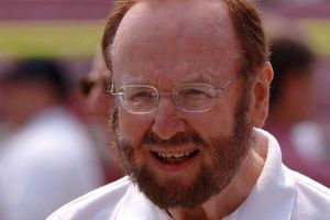 وفاة مالك نادي مانشستر يونايتد عن 85 عاما