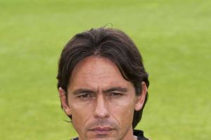 وسائل إعلام : ميلان يقترب من تعيين إنزاجي مدربا جديدا له