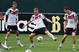 نوير ولام يبدأن التدريبات مع منتخب المانيا استعدادا لكأس العالم