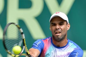 الكولومبي فايا يتأهل لقبل نهائي بطولة هاله للتنس