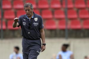 تاباريز يستبعد سواريز عن مواجهة كوستاريكا