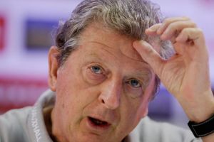 لا مخاوف عند هودجسون مدرب انجلترا بشأن حالة الملعب في ماناوس