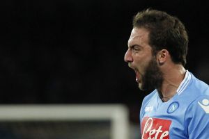 هيجواين: اللعب بجوار ميسي في برشلونة سيكون ممتعا