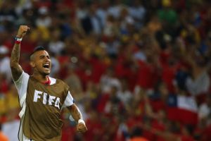 جماهير تشيلي تصف فيدال بملك اسبانيا الجديد