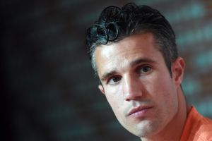 فان بيرسي يأمل في احتفاظ المنتخب الهولندي بصدارة المجموعة الثانية