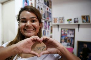 ياسميم العاشقة تتحمل ألم الوشم من أجل رونالدو