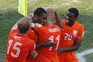 الطاحونة الهولندية تبدد أحلام تشيلي في الصدارة وتحقق الفوز الثالث على التوالي بالمونديال