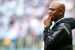 إصابة المهاجم النيجيري باباتوندي بكسر في الذراع تنهي مشواره في المونديال