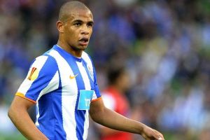 مانشستر سيتي يتعاقد مع البرازيلي فرناندو