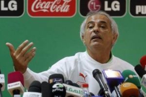 مدرب الجزائر الغاضب يقول إن صيام رمضان أمر خاص باللاعبين