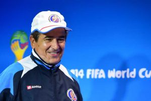 مدرب كوستاريكا يخشى من ادعاءات روبن بالسقوط