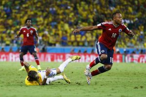 مونديال 2014: الاتحاد الدولي يدرس حالة تدخل تسونيغا بحق نيمار