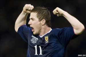 فولهام يتعاقد مع المهاجم الاسكتلندي الدولي مكورماك من ليدز  