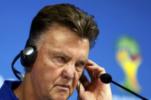 فان جال يتمنى مشاركة فان بيرسي ويانمات أمام الأرجنتين رغم مشاكل المعدة