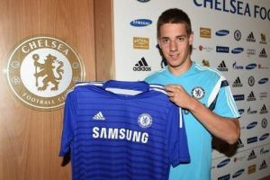 تشيلسي يضم لاعب الوسط الكرواتي بازاليتش 