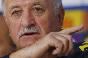 سكولاري يبقي مستقبله مع البرازيل معلقا في الهواء