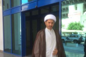 'النيابة' تنهي التحقيق مع الشيخ علي سلمان