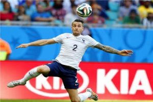 ارسنال يضم الظهير الفرنسي ديبوشي من نيوكاسل