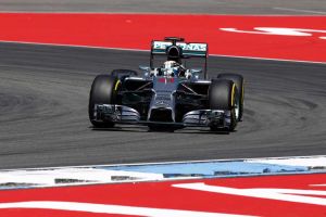 هاميتون يتصدر التجربة الثانية في ألمانيا