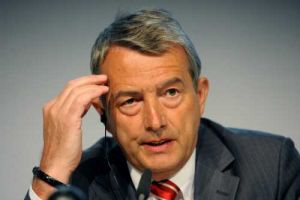 رئيس اتحاد الكرة الألماني واثق من استمرار لوف مع الماكينات