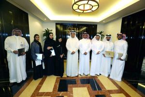 الشيخ سلمان بن ابراهيم يكرم عدداً من موظفي المجلس الأعلى للشباب والرياضة