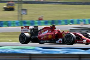 هاميلتون يسجل أسرع زمن في التجارب الحرة لسباق المجر