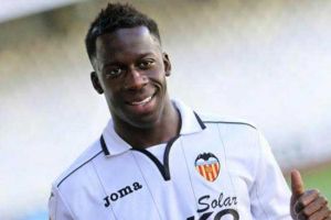 أستون فيلا يضم الفرنسي علي سيسوكو