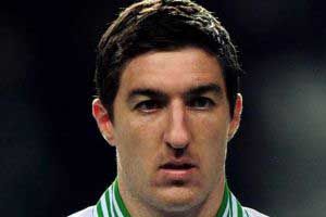 بيرنلي يتعاقد مع المدافع وارد قبل ملاقاة تشيلسي