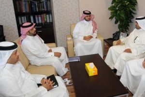 الحاج يبحث سبل تطوير المنشآت بمركز شباب سند   