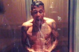 ميسي والجميلة ليما يورطان ألفيس في تحدي 'دلو الثلج'