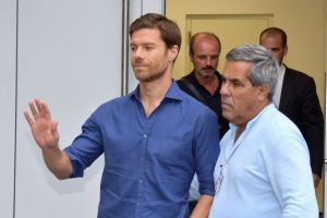 الريال يعلن اتفاقه على انتقال ألونسو لبايرن ميونيخ