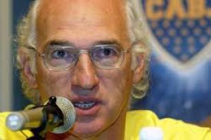 بوكا يقيل مدربه بيانكي لسوء النتائج